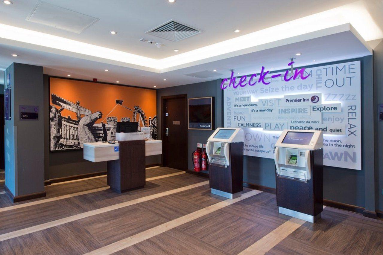 Premier Inn Севъноукс Екстериор снимка